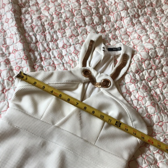 Cut out halter dress with chain detail - Picture 7 of 10